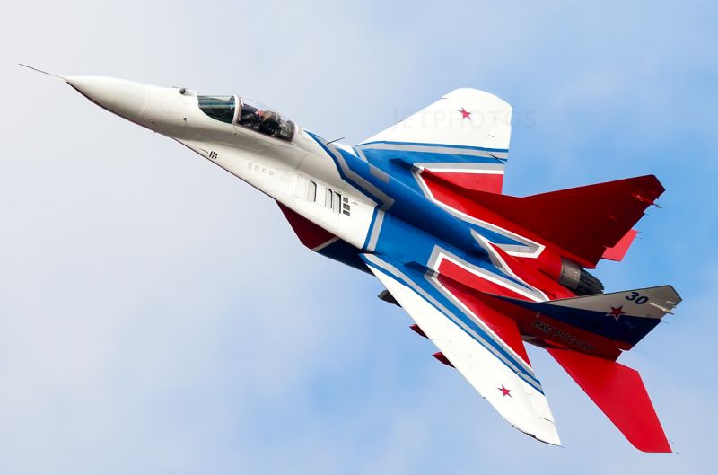 G.W.H Mig-29 9-13 "Fulcrum C" Russian Swifts With Special Mask 1/48